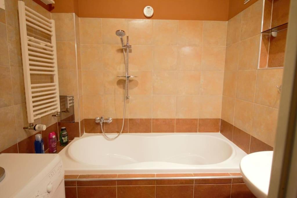 Comfort 2Bedrooms Quite Place!-Vinohrady Prague Exterior photo
