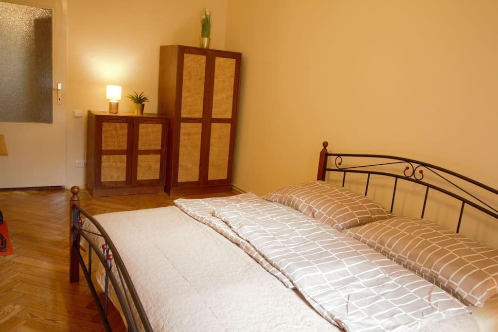 Comfort 2Bedrooms Quite Place!-Vinohrady Prague Exterior photo