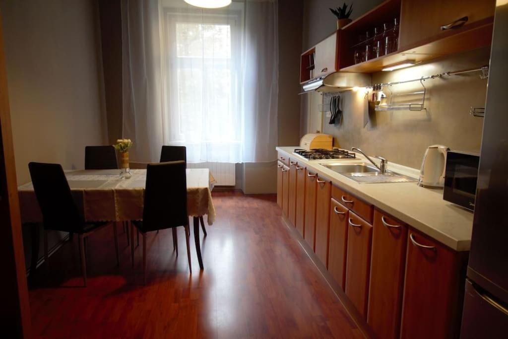 Comfort 2Bedrooms Quite Place!-Vinohrady Prague Exterior photo